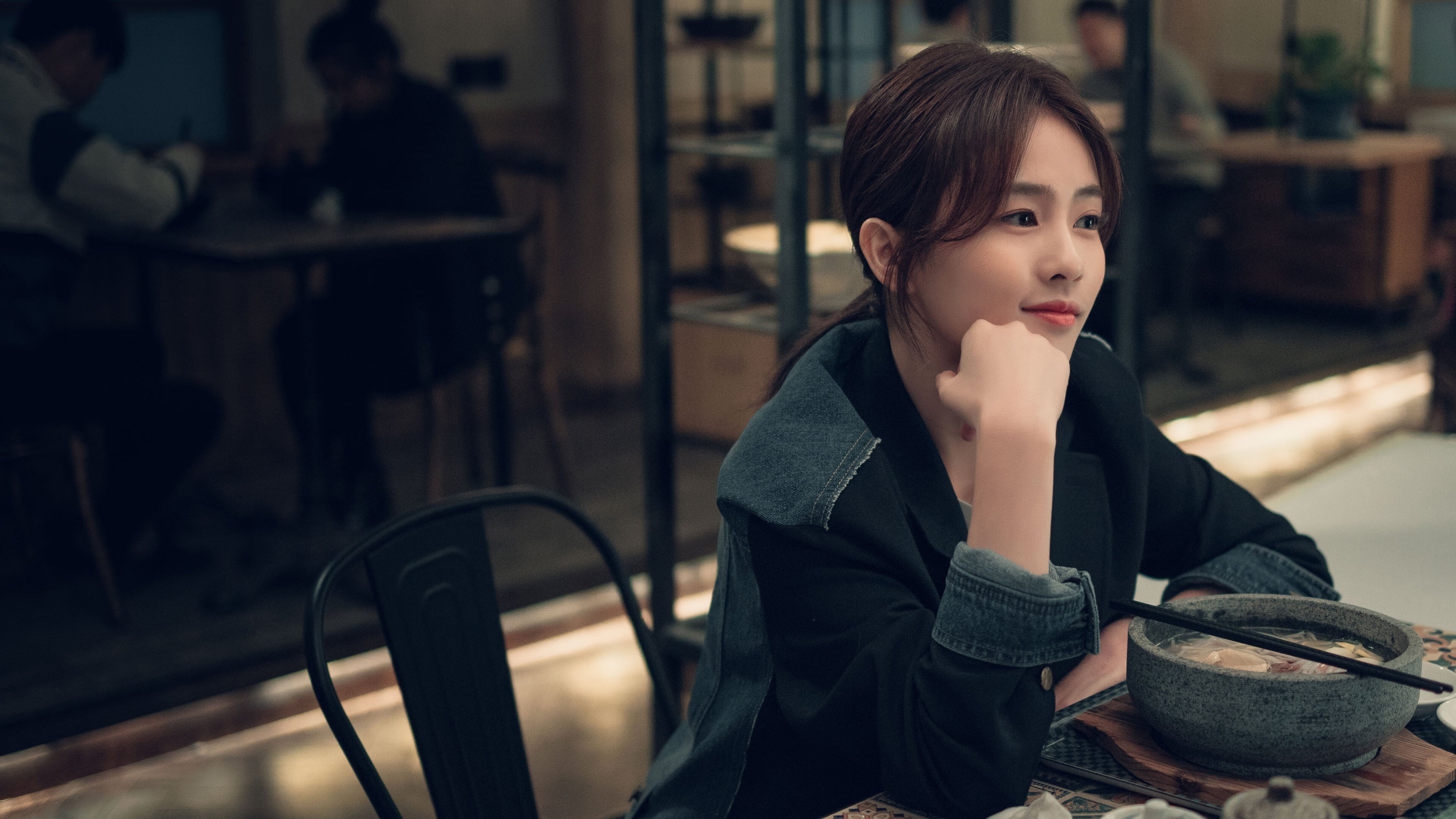 篮球世界的平行叙事,文班亚马破纪录之夜,湖人轻取吉林